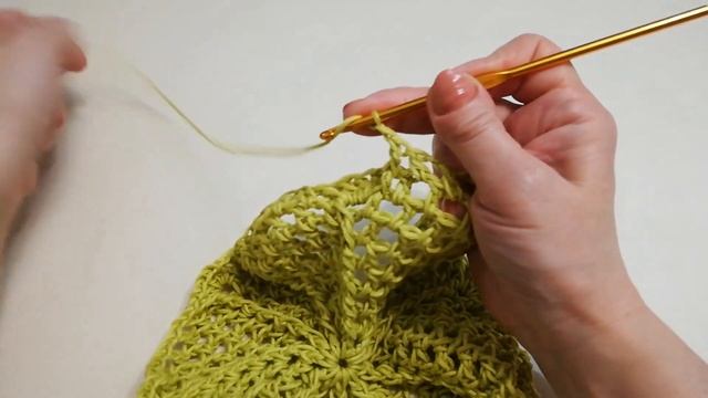 Вяжем вместе берет-кепку крючком. МК смотреть онлайн