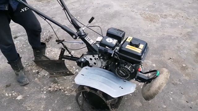 Пашем плугом! Противовес на мотоблок. Zдравствуйте? смотреть онлайн