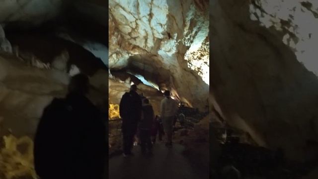 Мра́морная пещера, ранее Афганская — пещера в Крыму, на нижнем плато горного массива Чатыр-Даг