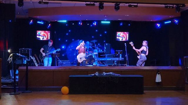 Puzzle Pieces - Back in Black - AC DC Cover смотреть онлайн