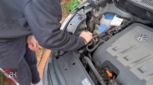 Замена топливного фильтра Volkswagen Caddy 2012 1.6 TDI.