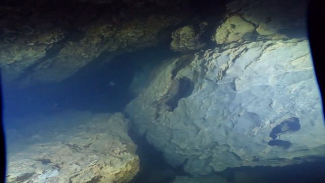 Sidemount rebreather diving in tight cave смотреть онлайн