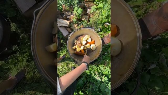 Суп гороховый на огне