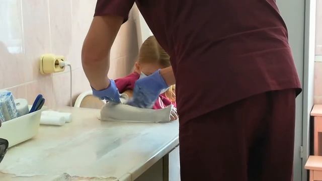 Сломала руку накладывают гипс травпукт смотреть онлайн
