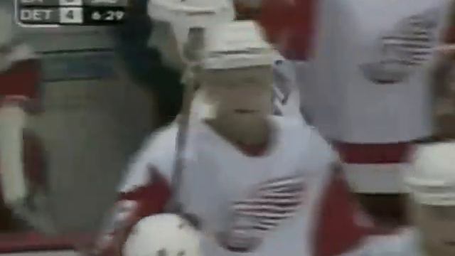 Slava Kozlov scores vs Kings in game 2 (2001) смотреть онлайн