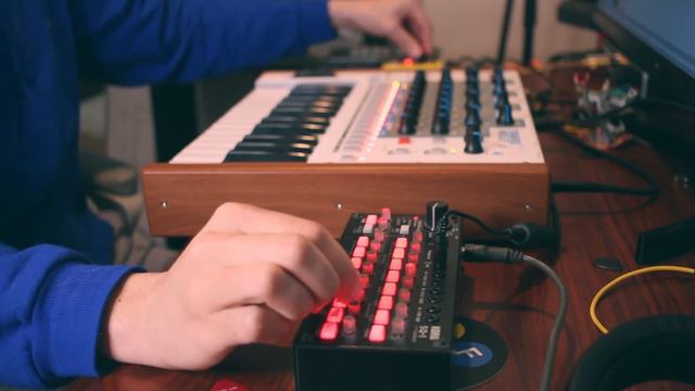 Random Analog Session 01 смотреть онлайн