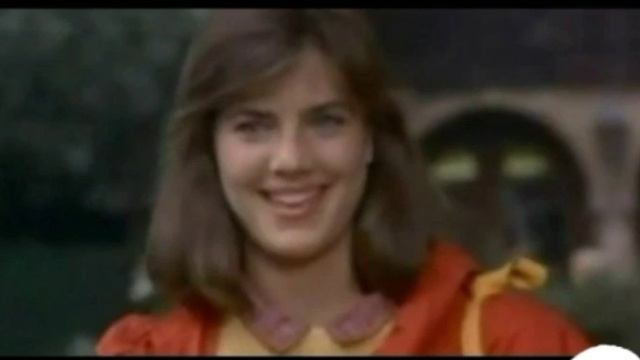 Terry Farrell (Jadzia) In Her First Debut Of Paper Dolls (1984) смотреть онлайн