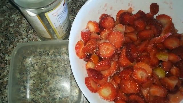 Клубничное варенье без варки ягод. Заготовка клубники на зиму. смотреть онлайн