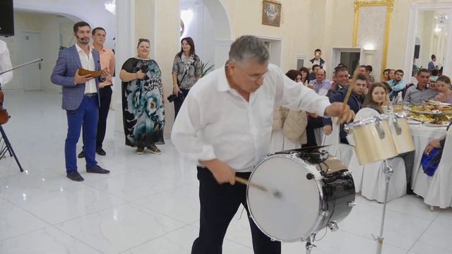 Соло барабана на свадьбе. Yasti&Co. Band смотреть онлайн