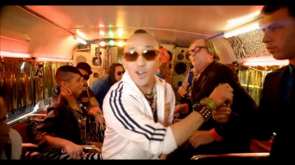 Far East Movement ft Justin Bieber - Live My Life