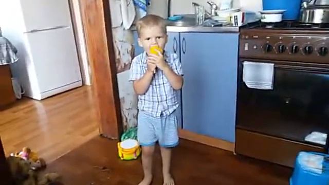 Когда забыл слова песни и пытаешься импровизировать смотреть онлайн