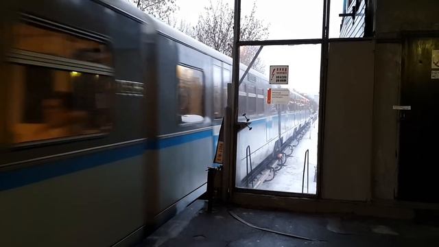 Русич прибывает на станцию Филёвский парк смотреть онлайн