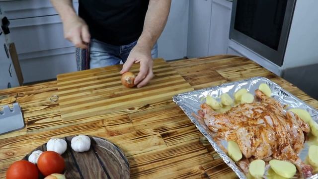 Курочка в духовке с овощами! Chicken in the oven with vegetables! смотреть онлайн