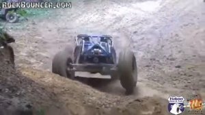 Багги заезжает в гору