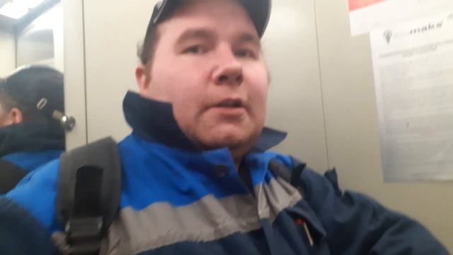 Работа по заявке в ЖЭУ. Замена лампочек, часть 1. смотреть онлайн