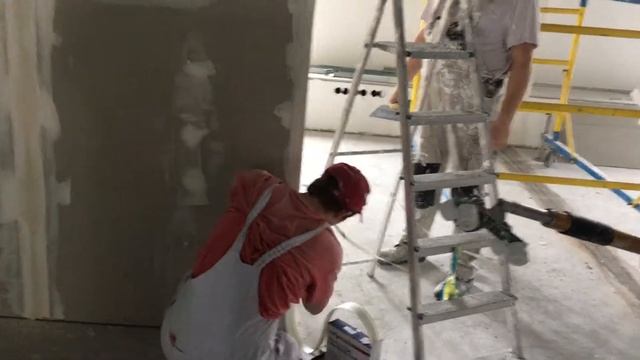 Поклейка армированных углов Tape Tech