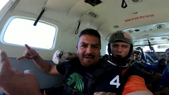Прыжки с парашютом в тандеме SkyDive4U. Прыгаем в Мексике смотреть онлайн
