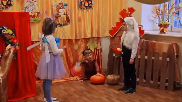 Детский сад Little РУШ. Праздник Осени. Сценка "Стрекоза и Муравей" смотреть онлайн