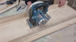 Как сделать самый простой распиловочный станок. Сделай своими руками!