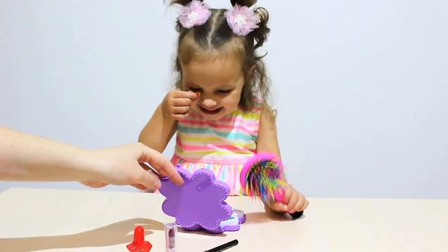 Улетный макияж! Алиса делает МЕЙК-АП косметикой ЛОЛ. смотреть онлайн