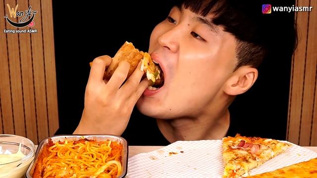 SUB) 도미노피자 신메뉴 글로벌레전드4 스파게티 먹방 ASMR MUKBANG CHEESE PIZZA BAKED SPAGHETTI EATING SOUNDS смотреть онлайн