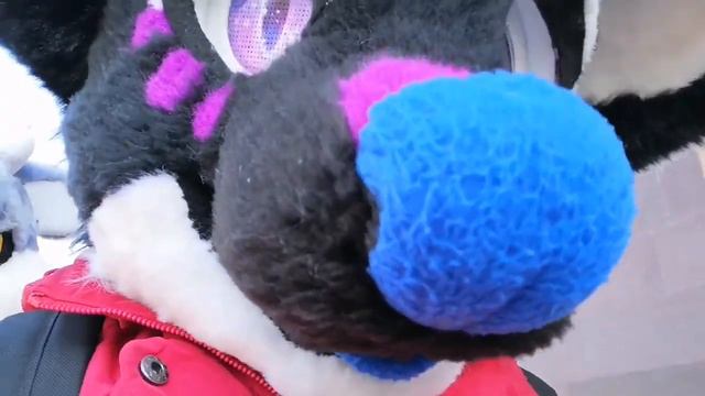 Фурри атакуют ТЦ Версаль!!! Прогулка с Азриелем в фурьсютах :D