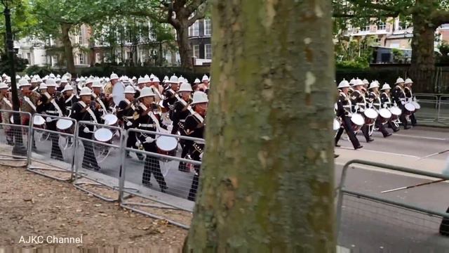 The Massed Bands of HM Royal Marines "Beating Retreat 2022" смотреть онлайн