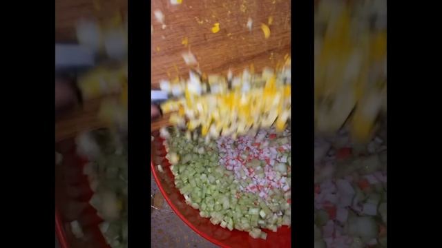 Классический рецепт крабового салата. #вкусно #крабовыйсалат смотреть онлайн