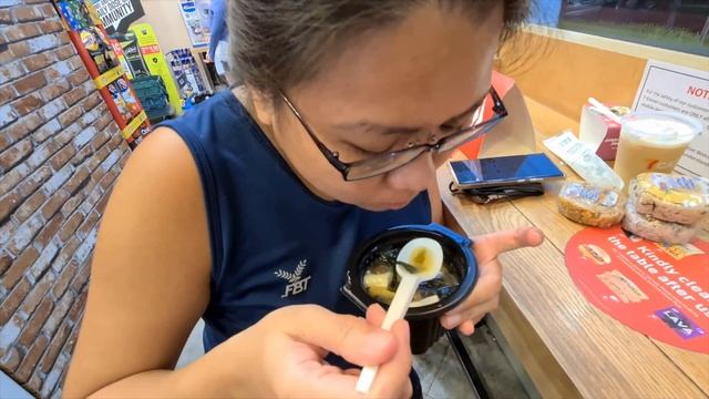 Biggest 7-Eleven in Singapore? Oishii Springtime Fun! смотреть онлайн