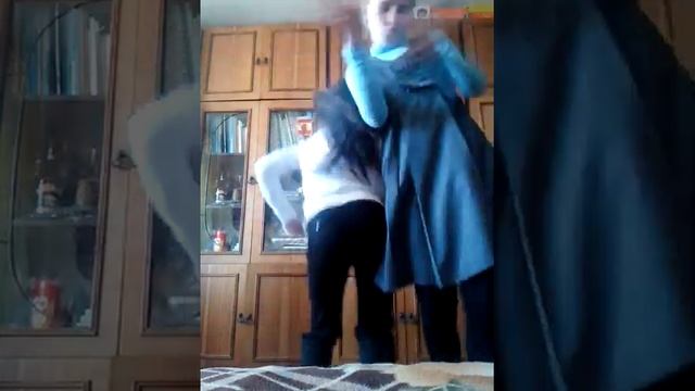 Аня выкинула Иру за шкирку! Короче сами поймете!! Смотрите!)) смотреть онлайн