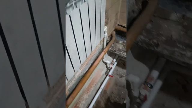 Подключил радиатор отопления. Подскажите правильно ли подключено. Напишите в комментариях. смотреть онлайн