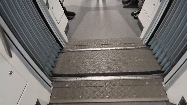 Сквозь все вагоны на ходу. Поезд 81-765/766/767 "Москва" смотреть онлайн