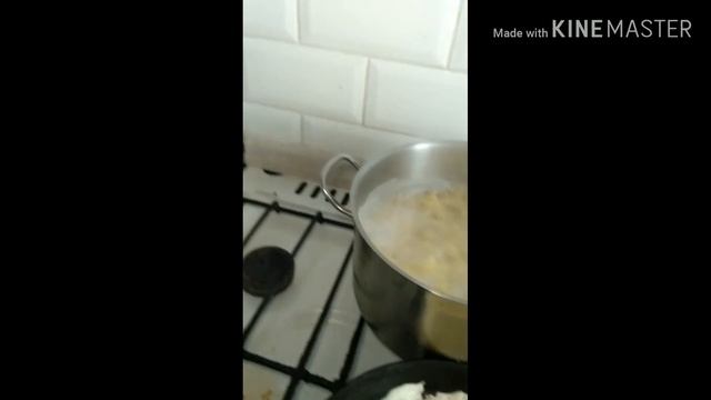 Влог 06.01.2020// Готовлю для всей семьи// Блины. Макароны. Салат смотреть онлайн