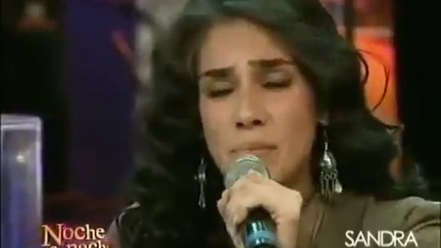 Sandra Echeverria en Vivo en Noche a Noche - Inocente pobre Amiga смотреть онлайн