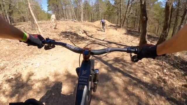 The BEST LITTLE BIKE PARK I've ever ridden | Mountain Biking Howler Bike Park смотреть онлайн