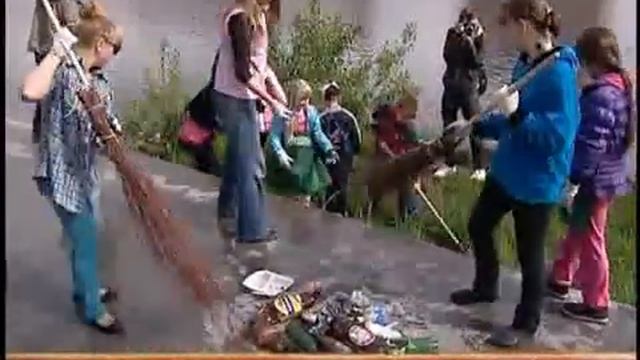 Уборка мусора на берегах Исети в Екатеринбурге смотреть онлайн