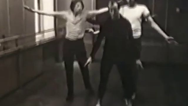 ЧТО ЭТО ПАНТОМИМА
УРОКИ ТЕАТРА "КАНОН" РЕЖИССЁР ТЕАТРА ВАЛЕРИЙ МАРТЫНОВ смотреть онлайн