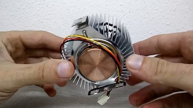Thermaltake Chrome Orb DU0462 Processor Coolers with Spire fan and cooper base - Small Review смотреть онлайн