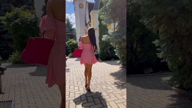 Платье барби🎀 с акцентом на зону декольте 🔥 идеально подчеркивает талию💕 Modnica shop смотреть онлайн