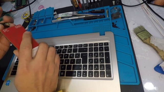 Простой ремонт залитого ноутбука Asus X540S, Тест клавиатуры