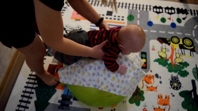 Фитбол и 3-х месячный Никита смотреть онлайн