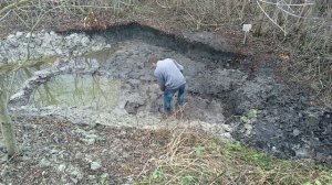 Копаю пруд лопатой процесс работы