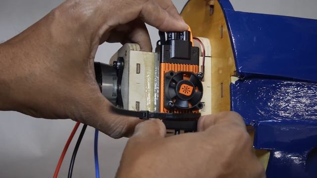 Hangar 9 Hellcat Build Review - If you build it, they will come | HobbyView смотреть онлайн