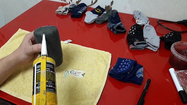 Нескользящие носки своими руками для малыша за 5 минут! Простой способ с минимальными затратами смотреть онлайн