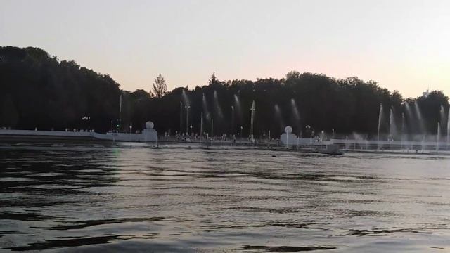 Светомузыкальный фонтан без света пока. смотреть онлайн