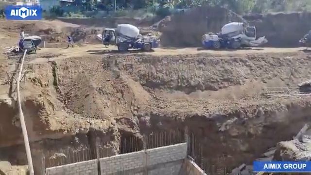 Бетоносмеситель с самозагрузкой для заливки фундамента дома в Сальвадоре. смотреть онлайн