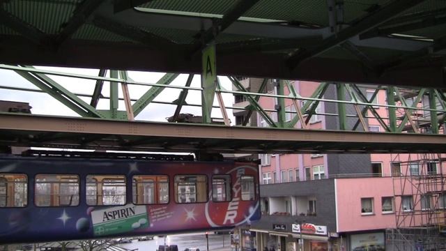 The Wuppertal Schwebebahn, North Rhine Westphalia, Germany - 9th January, 2014 смотреть онлайн