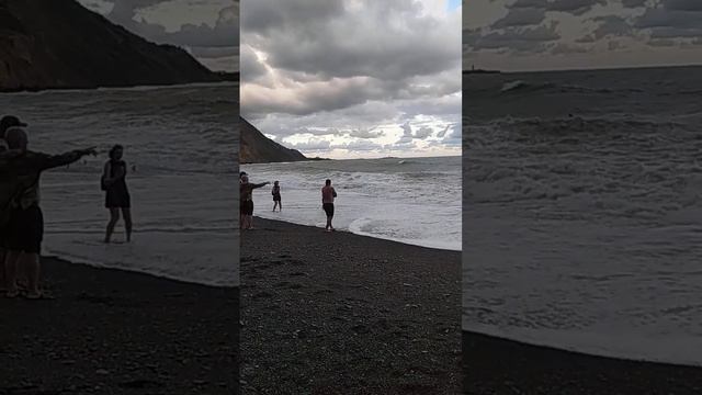 НЕ ПОВТОРЯТЬ❎ ОПАСНО❎МУЖИК СОВСЕМ СТРАХ ПОТЕРЯЛ.... ХОРОШО ЧТО ЖИВ ОСТАЛСЯ .... смотреть онлайн