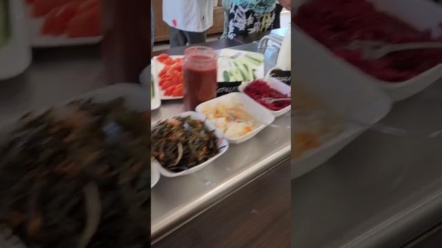 Анапа, Кристалл уют, пансионат,  кафе, столовая,  люди берут еду