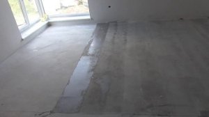 Грунтуем пол перед укладкой плитки обязательно сделай так а то будет